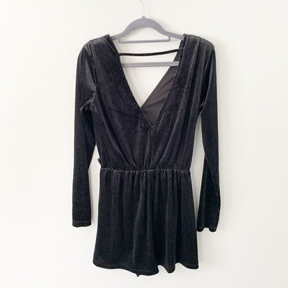 NEW Wild Fable black velvet long sleeve cross front shorts romper - Small - Picture 5 of 9
